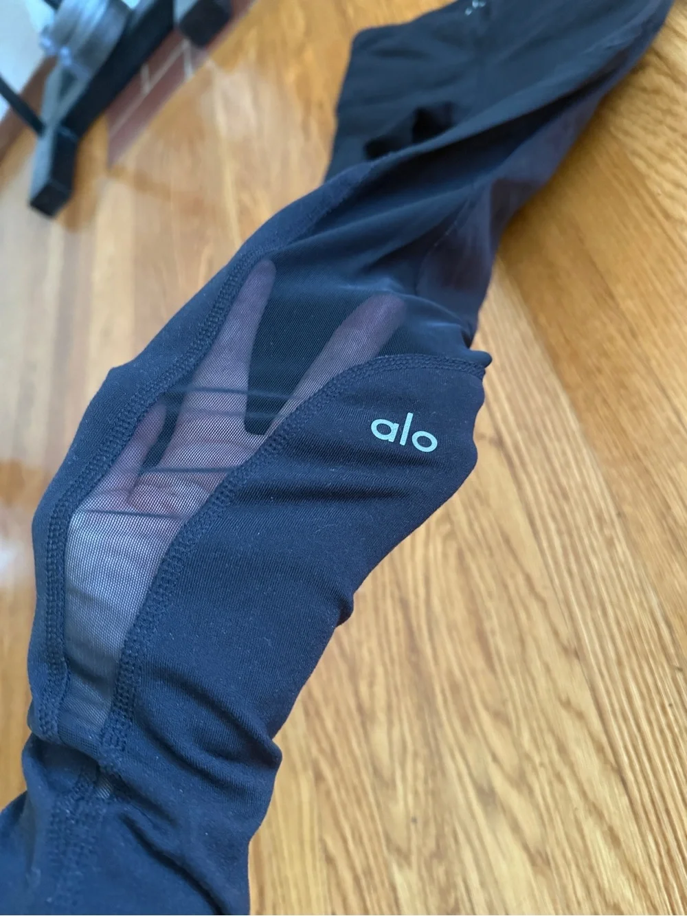 ALO yoga mesh cutout black athletic leggings XS